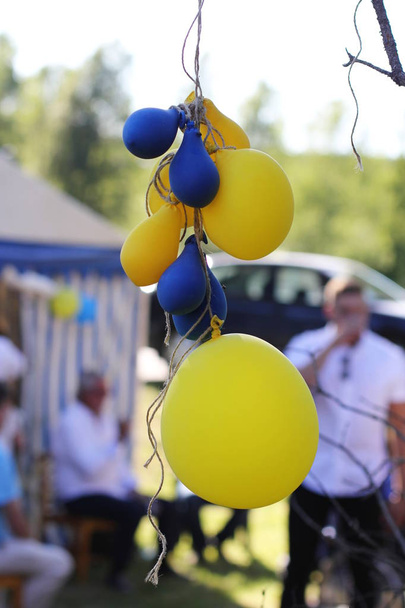 Синьо-жовті кульки на студентській вечірці в Швеції
 - Фото, зображення