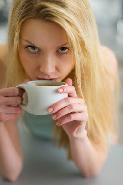 Portrait of young woman drinking coffee in the morning - Fotó, kép