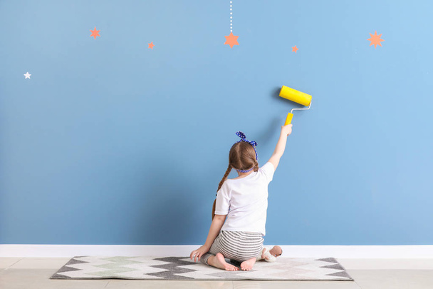 Cute little girl painting wall in room - Fotografie, Obrázek