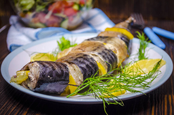 baked mackerel with lemon - Fotó, kép