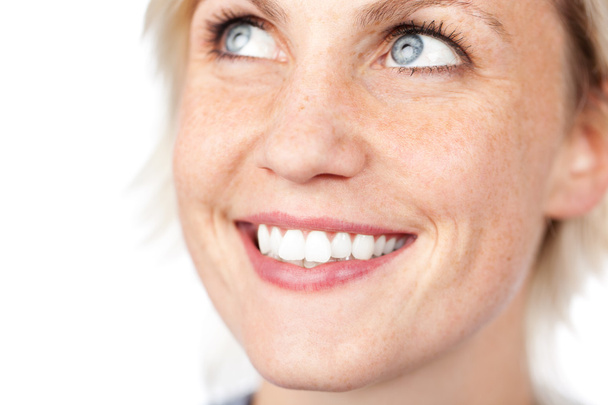 Closeup Of Beautiful Blue Eyed Woman Smiling - Foto, imagen
