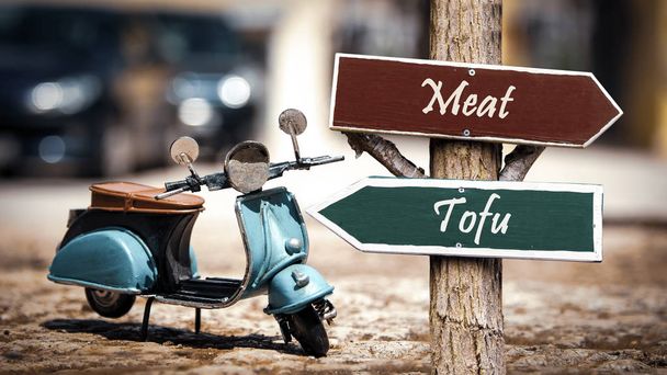 Ulica znak do tofu versus mięso - Zdjęcie, obraz