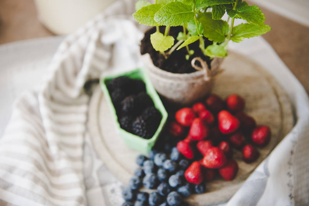 fresh strawberry blueberry and blackberry on wooden desk - Φωτογραφία, εικόνα
