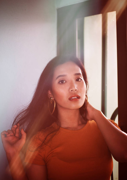 portrait de jeune femme asiatique avec des effets de lentille
 - Photo, image