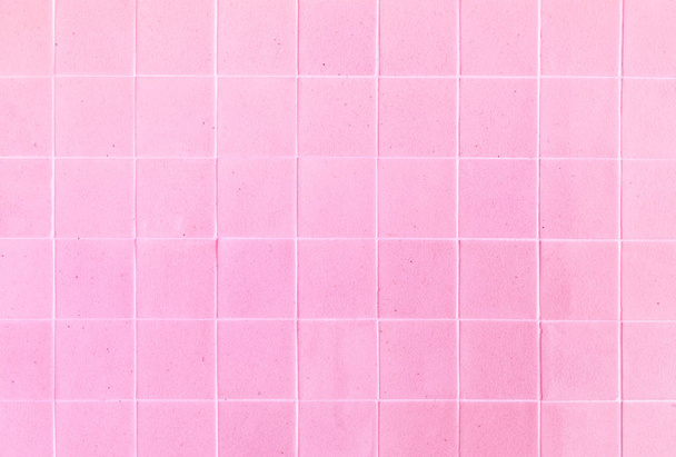 achtergrond en textuur van striae gekraakt op roze geglazuurde t - Foto, afbeelding