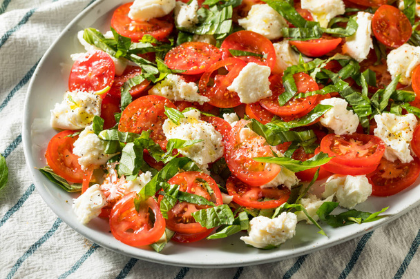 Homemade Caprese Salad with Mozarella - Foto, Imagen