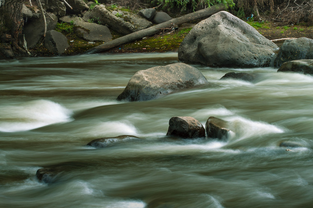 Flow Yanuncay à Cuenca, Équateur
 - Photo, image