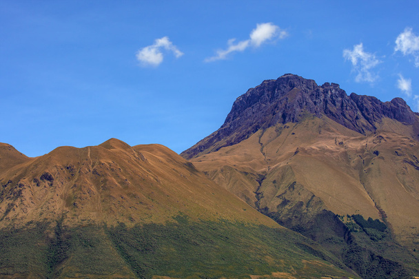 上記ラーゴ サンパブロ、エクアドルのアンデス山脈 - 写真・画像