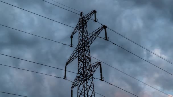 Electricidad Pilones y Nubes
 - Metraje, vídeo