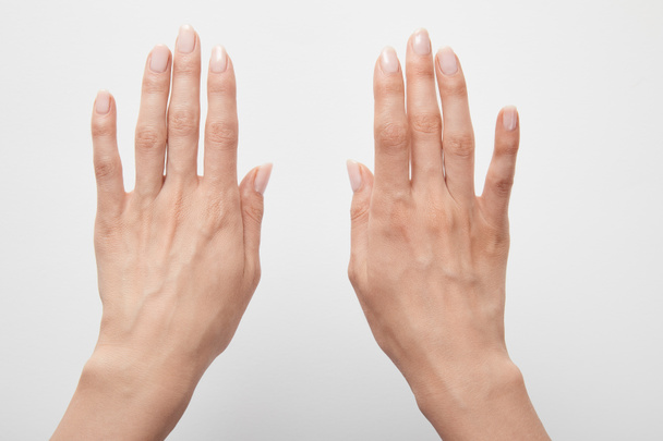 abgeschnittene Ansicht von Frauenhänden isoliert auf Weiß - Foto, Bild
