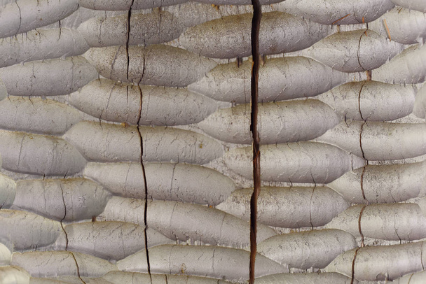 Čelní obraz textury starého dřevěného výrobku namalovaného bílou barvou. Praskl na stromě. Abstraktní texturované dřevěné pozadí. - Fotografie, Obrázek