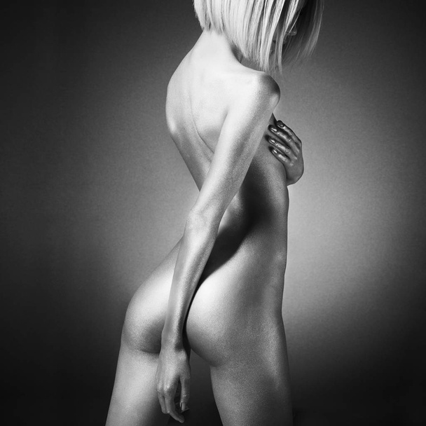 black-and-white portrait of beautiful nude woman with sexy body - Foto, immagini