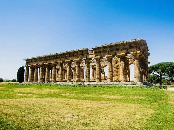 Древние руины храма в Неаполе, Италия
. - Фото, изображение