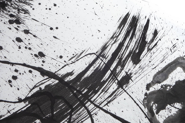 Γκραντς μαύρο μελάνι και σταγόνες σε λευκό χαρτί - Φωτογραφία, εικόνα