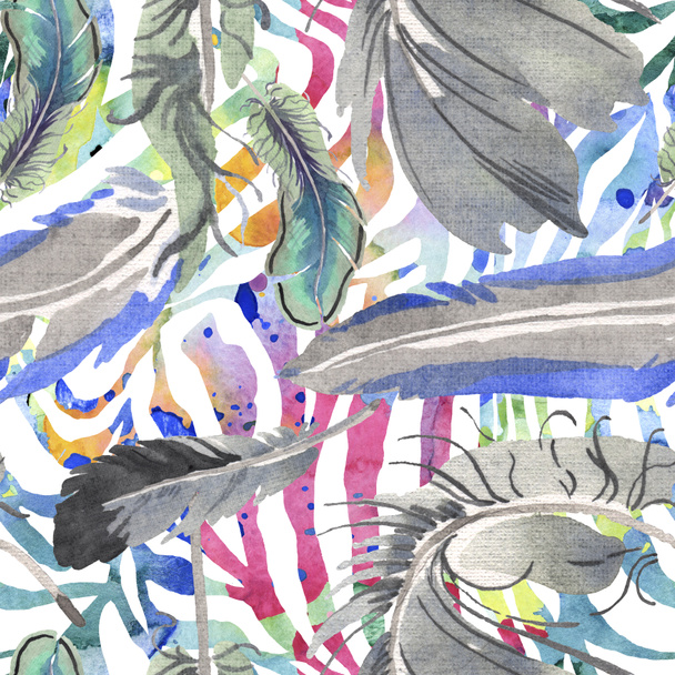 Watercolor bird feather from wing isolated. Aquarelle feather for background. Seamless background pattern. - Foto, Bild