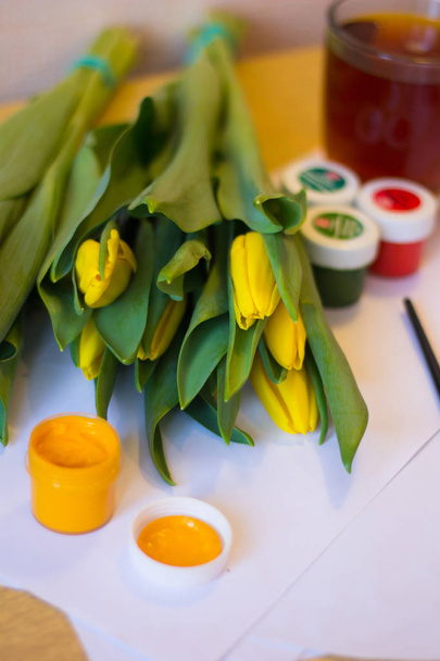 Tulips, paper, paintbrushes and gouache paints. Draw a March 8 postcard concept . Women's holiday - Photo, Image