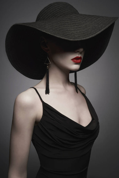 portrait of young lady with black hat and evening dress - Foto, imagen