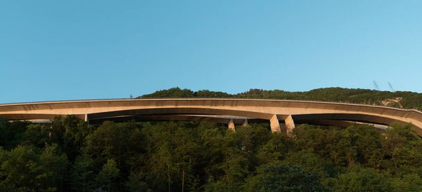 πανοραμική θέα της φημισμένος γεφύρωσης του αυτοκινητόδρομου Chillon στο Su - Φωτογραφία, εικόνα