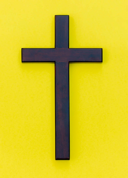 A kereszt. Fából készült kereszténység szimbóluma   - Fotó, kép