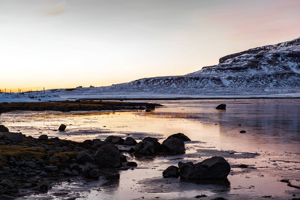 アイスランド、夕暮れ時のスネーフェルスネス半島の山々 - 写真・画像