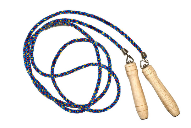 Corda colorida e o cabo de madeira da corda de salto
 - Foto, Imagem