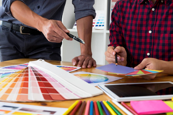 Grafik tasarımcıları için renk bantları örneklerinden renkleri seçin - Fotoğraf, Görsel