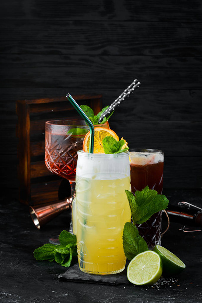 glass with yellow lemon cocktail on the bar. - Fotó, kép