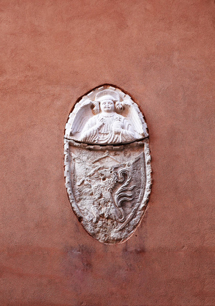 Ancien relief de Saint Georges et Lion sur un mur de Venise
 - Photo, image