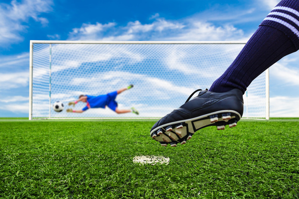 foot kicking soccer ball - Zdjęcie, obraz