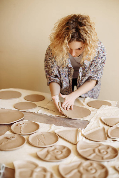 girl laying clay plates - Fotografie, Obrázek