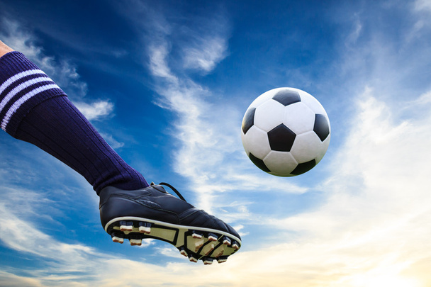 foot kicking soccer ball - Φωτογραφία, εικόνα
