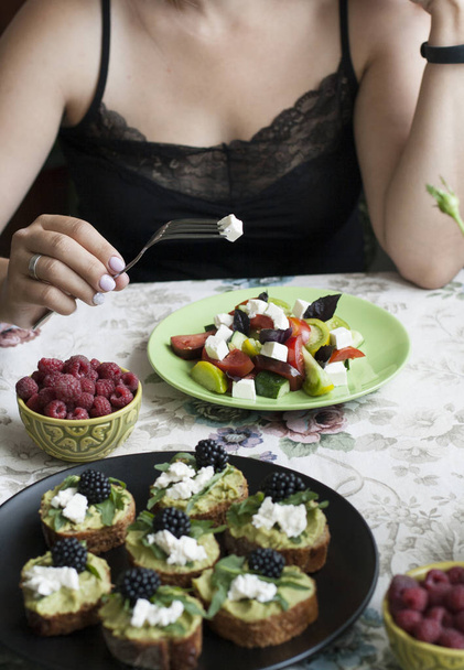 A gourmet lunch: guacamole sandwiches, raspberries - Photo, Image