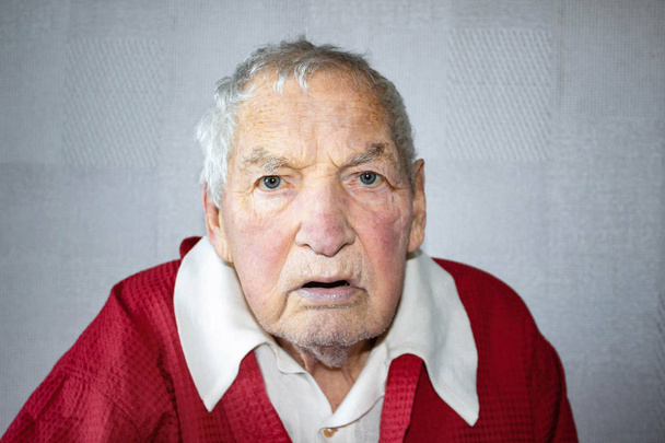 portrét smutné starší muž - Fotografie, Obrázek