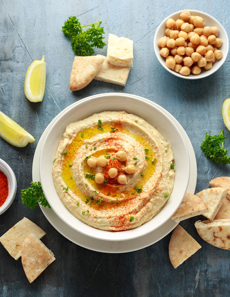 Hummus with olive oil, paprika, lemon and pita bread - Photo, Image