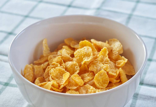 Delicioso Godlen Cereal Conflake em uma tigela
 - Foto, Imagem