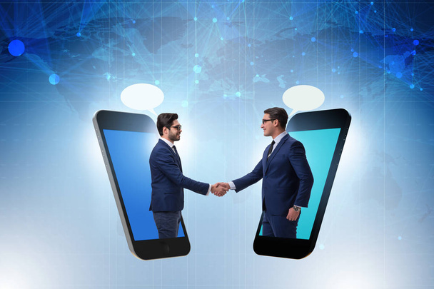 Concept van communicatie met zakenmensen die elkaar de hand schudden - Foto, afbeelding