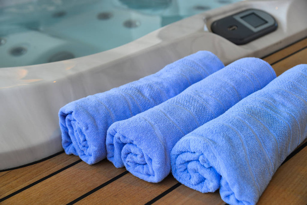 Selectieve focus bij handdoek zwembad  - Foto, afbeelding