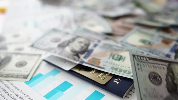Velká částka americké papírové měny v náhodném pořadí - Záběry, video
