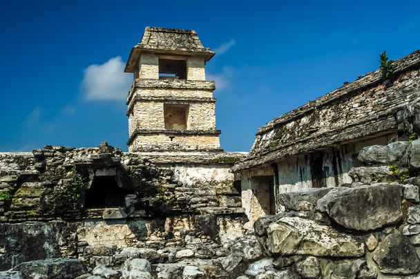 uitkijktoren in oude stad palenque - Foto, afbeelding