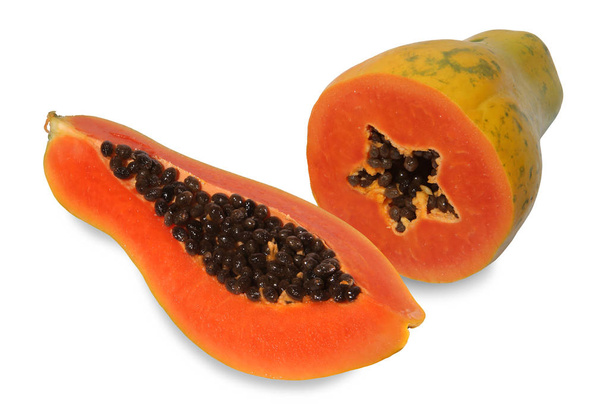 La papaya es una especie de fruta. Cuando esté maduro será de color amarillo a naranja. Basta con cortar la papaya en la mitad de la cavidad. La carne suave, jugosa y dulce sabe a entre melocotones y melones. Papaya son ricos en vitamina A y calcio
. - Foto, imagen