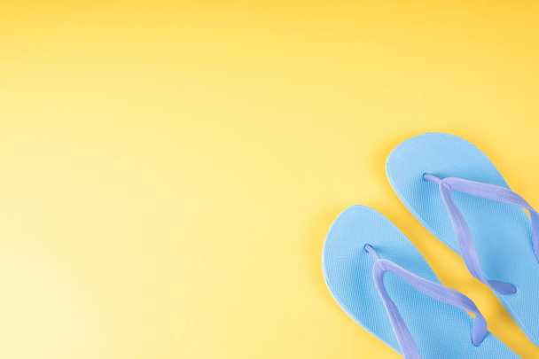 Flip-flops on yellow background - 写真・画像