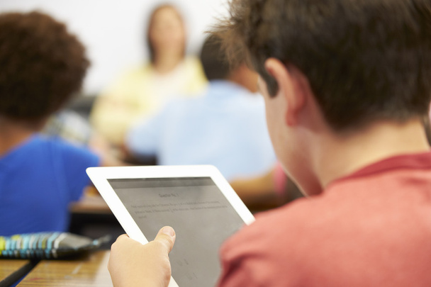 Pupil In Class Using Digital Tablet - Foto, afbeelding