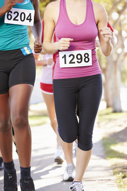 Close Up Of Female Runners In Race - Foto, immagini