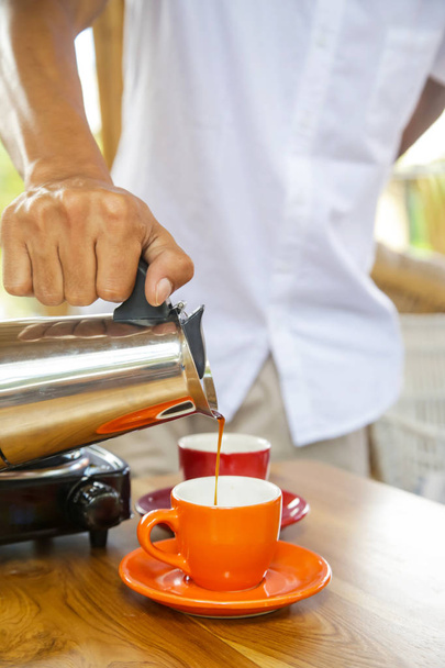 Barista preparing fresh a coffee - Foto, Bild