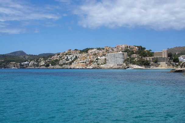 Nadmorski krajobraz widok na morze z wysp Santa Ponsa Mallorca - Zdjęcie, obraz