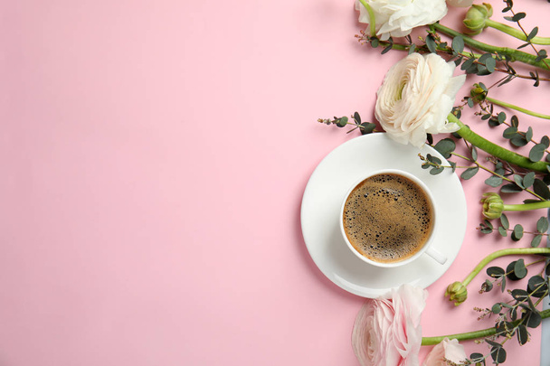 Flat lay composition with spring ranunculus flowers and cup of coffee on color background. Space for text - Foto, imagen