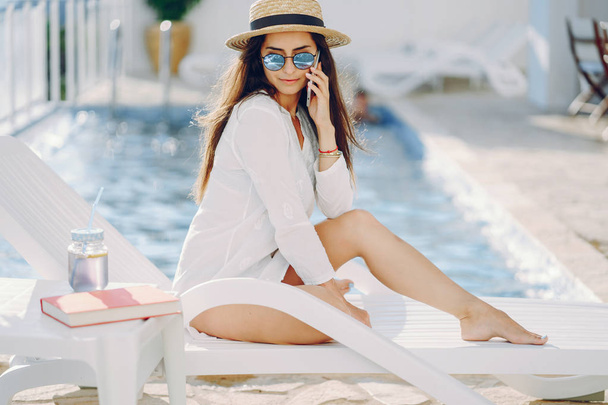 girl by the pool - Foto, imagen