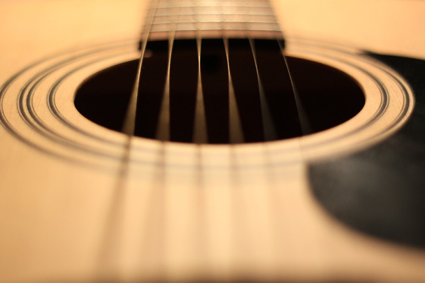 Primer plano de la guitarra acústica
 - Foto, Imagen