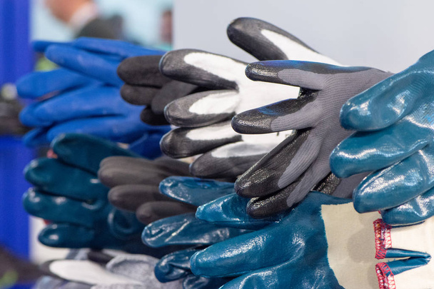 Verschillende textiel rubber handschoenen voor werknemers voor vei - Foto, afbeelding