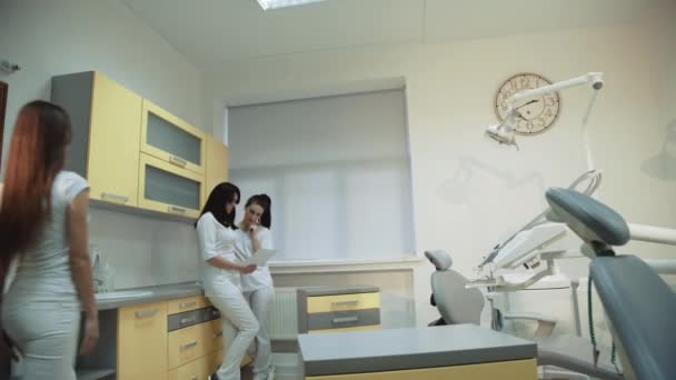 Female patient consults with dentist in cabinet. 4K - Footage, Video